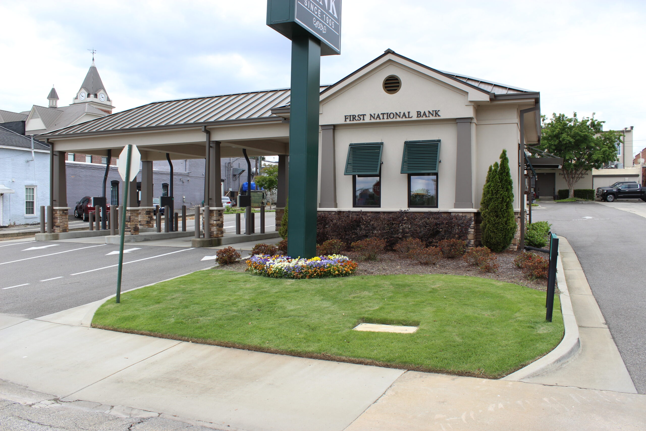 Lawn care service in Georgia with commercial property landscaping