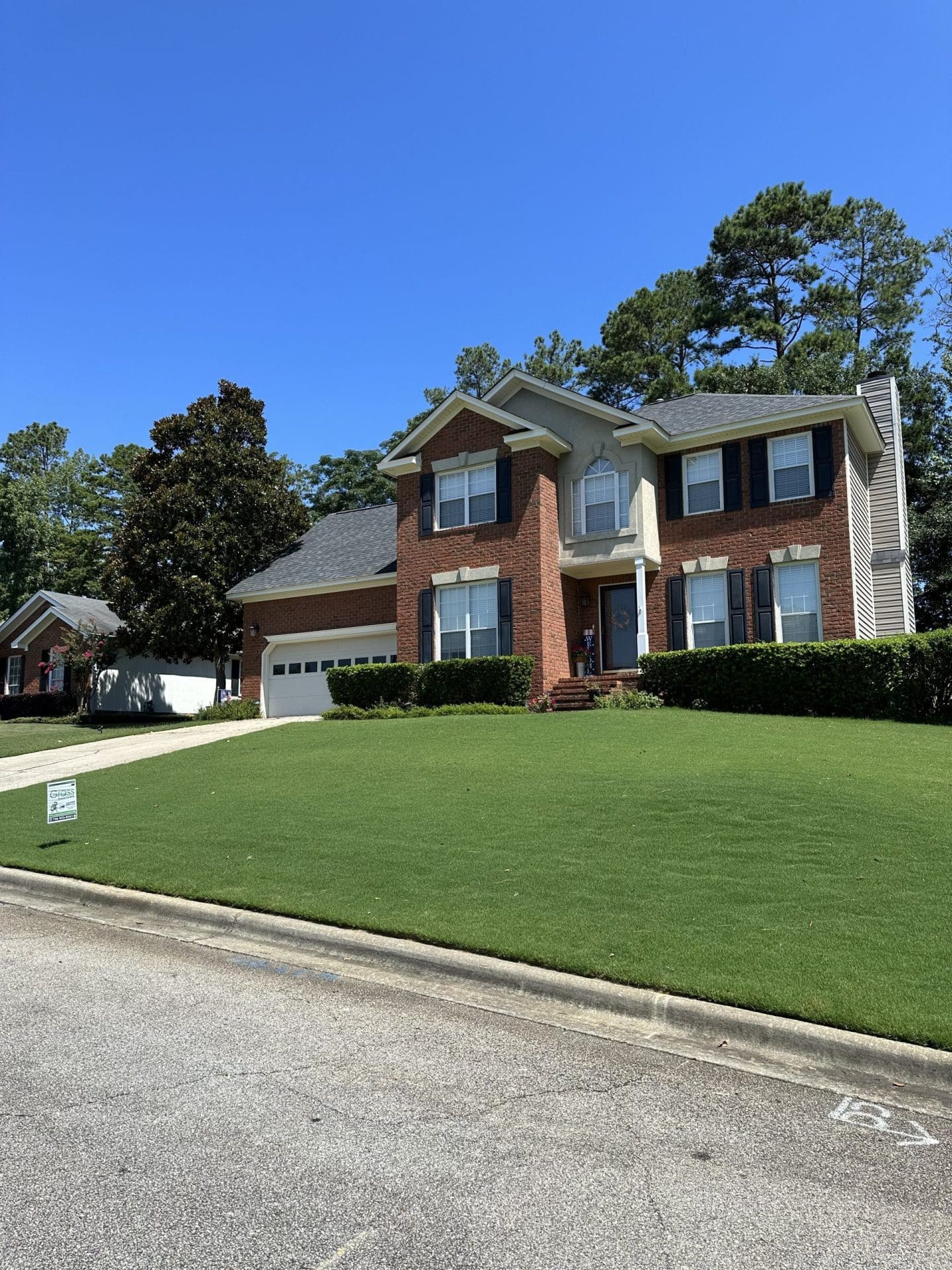 Lawn care service in Georgia with suburban home lawn