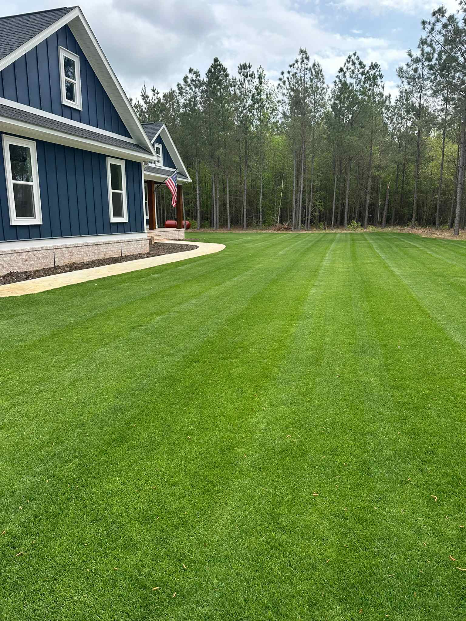 Lawn care service in Georgia with freshly striped lawn